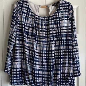 Women's Nine West Jeans Blouse Blue White Pink Keyhole Back Size Large.